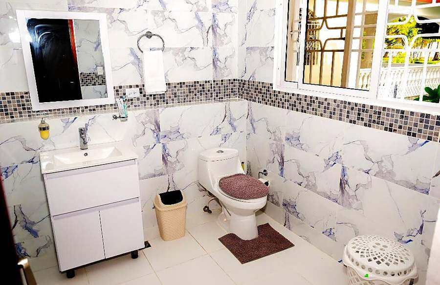 Deuxième salle de bain en marbre